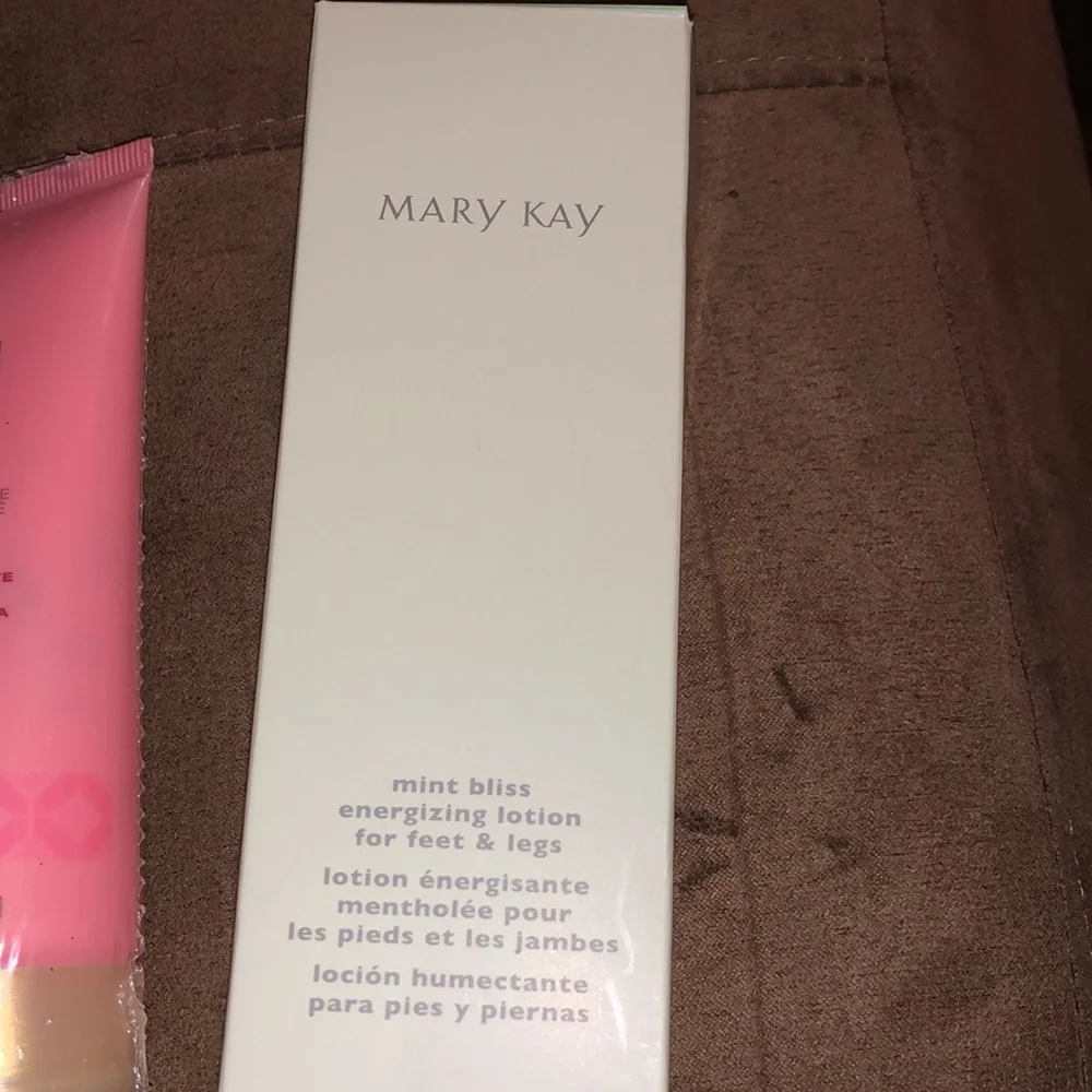 Mary Kay Satin hands and mint‎ bliss lotion for feet and legs